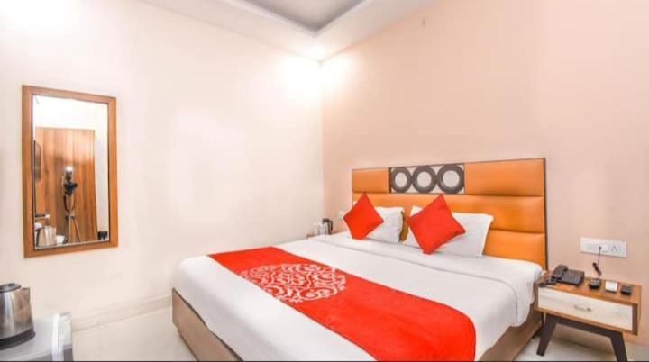 Hotel Roma Deluxe - New Delhi Railway Station ภายนอก รูปภาพ