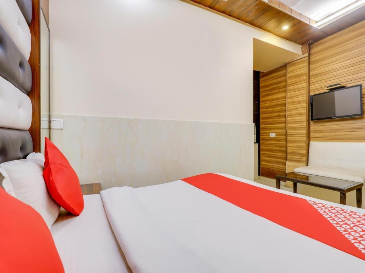 Hotel Roma Deluxe - New Delhi Railway Station ภายนอก รูปภาพ
