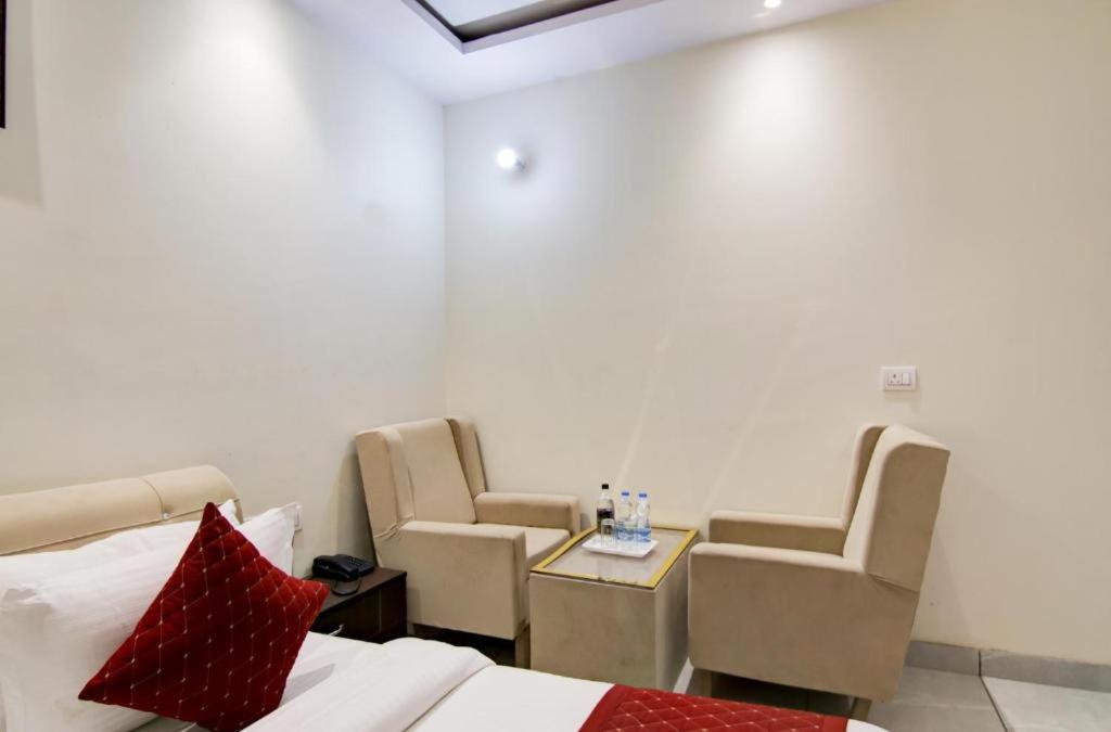 Hotel Roma Deluxe - New Delhi Railway Station ภายนอก รูปภาพ
